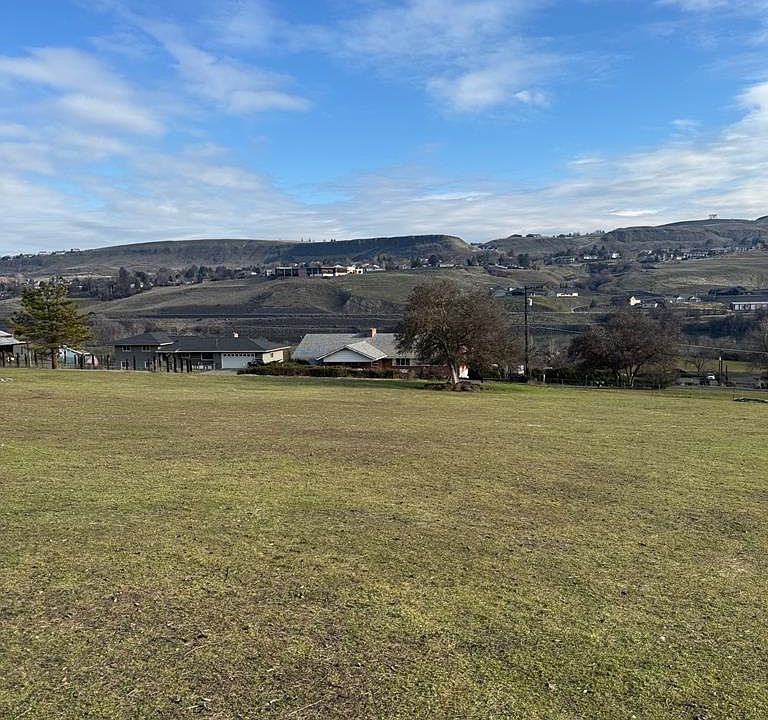 1st image of 955 Post Ln