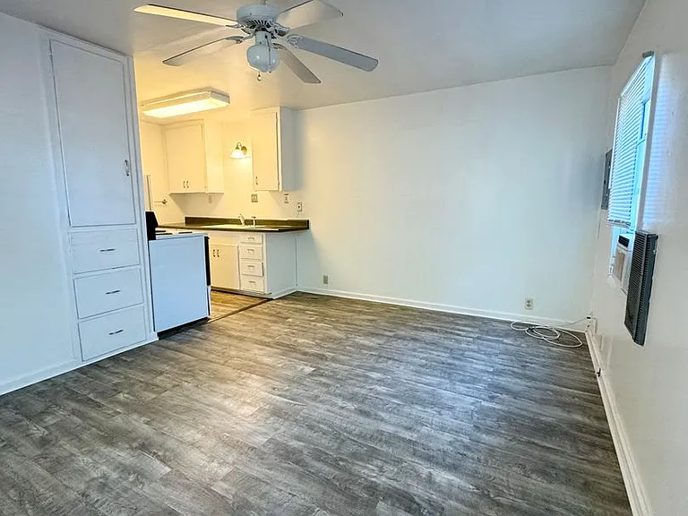 3198 School St — Photo 2