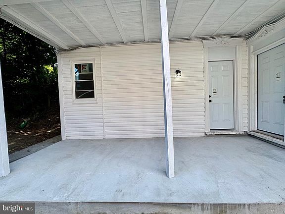 4th image of 449 Columbia St