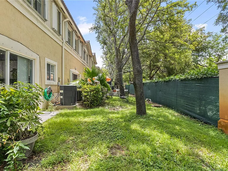 8862 W Flagler St #8 — Photo 11