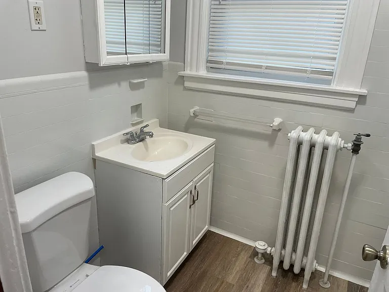 654 Elmwood Ave — Photo 8