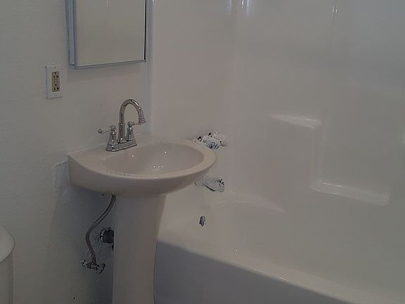 4th image of 862 Saturn Blvd