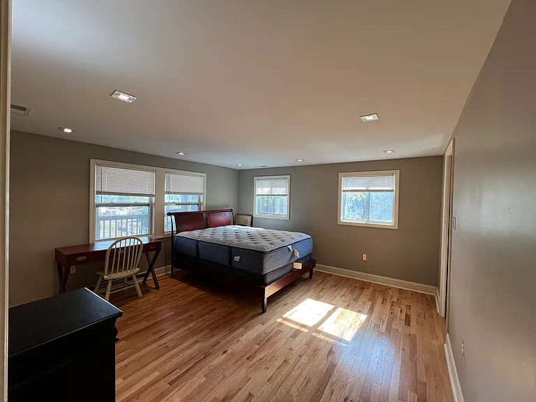 1100 University Ave #1 — Photo 3