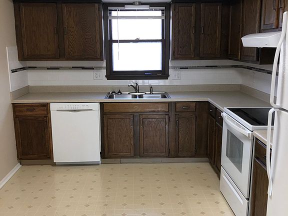 2nd image of 3122 Cambridge St #3122