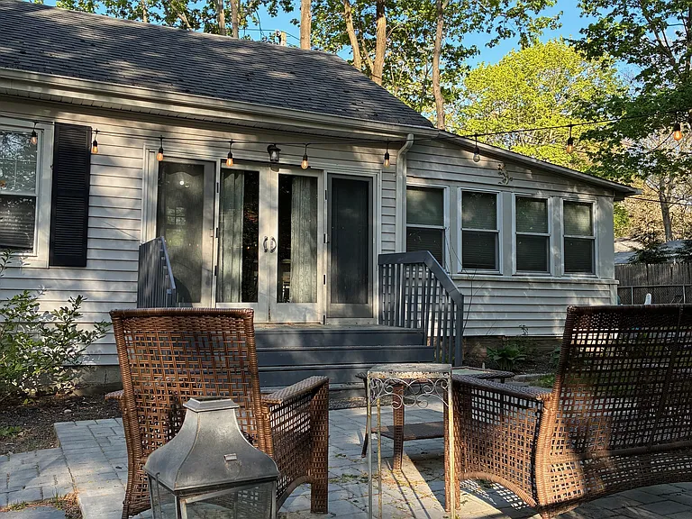 110 Beach Rd — Photo 2
