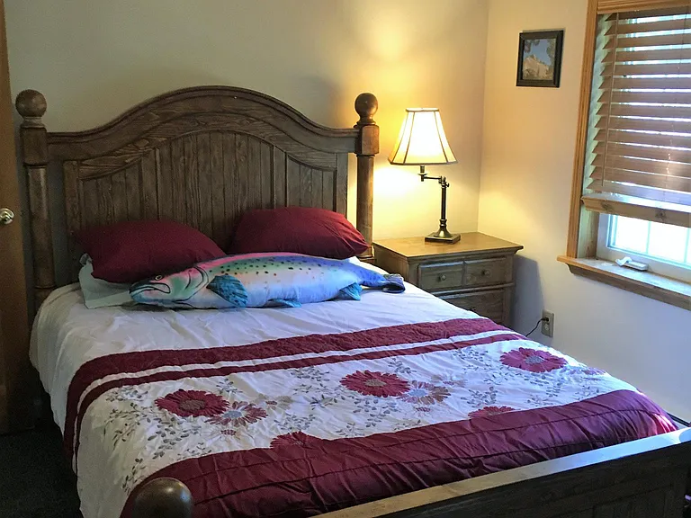 1st floor queen bed