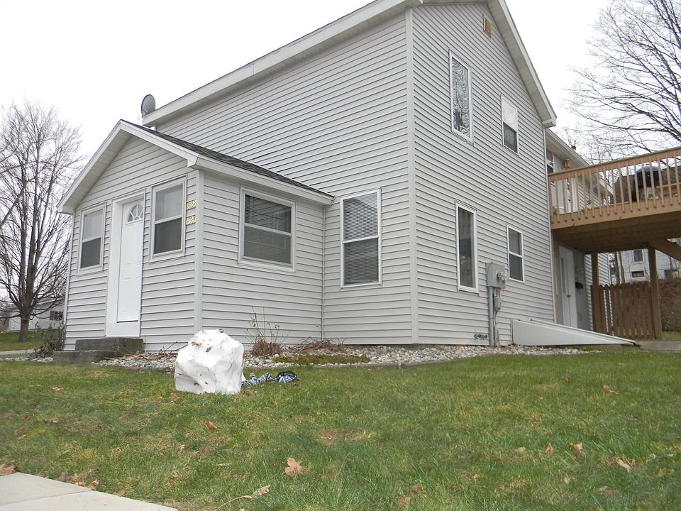 1st image of 636 E Grand River Ave