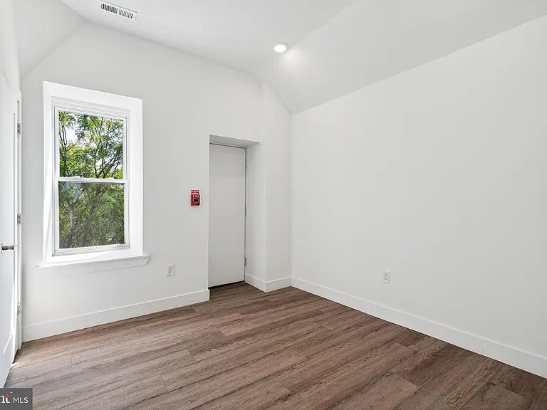 5164 Ridge Ave #3 — Photo 12