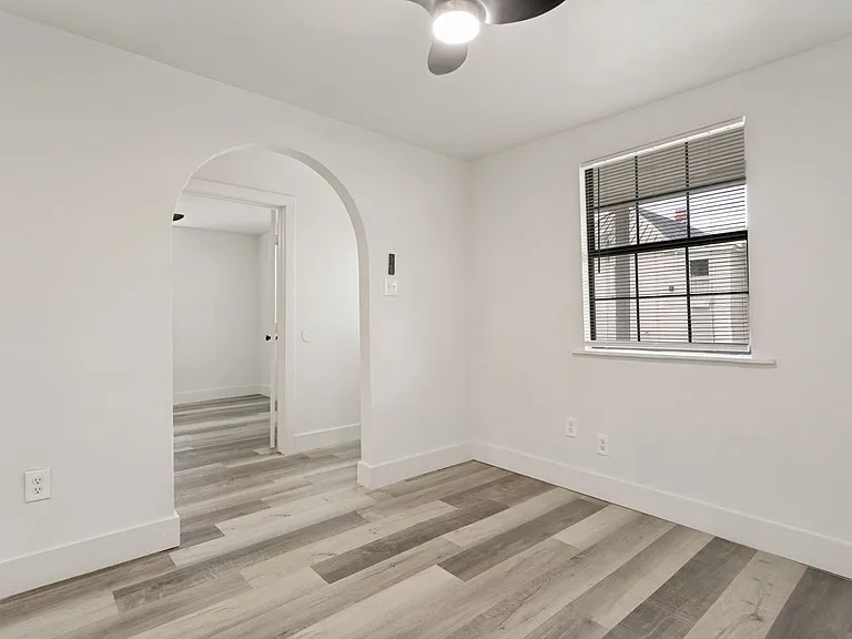 1121 Essex St #3 — Photo 3