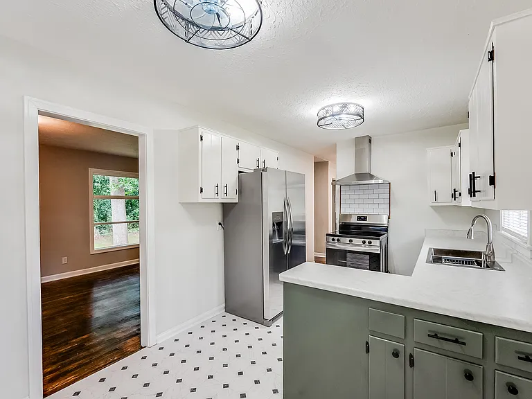 244 Mathews Cir SE — Photo 4
