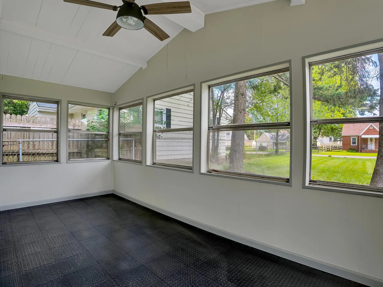 4913 Statesville Dr — Photo 4