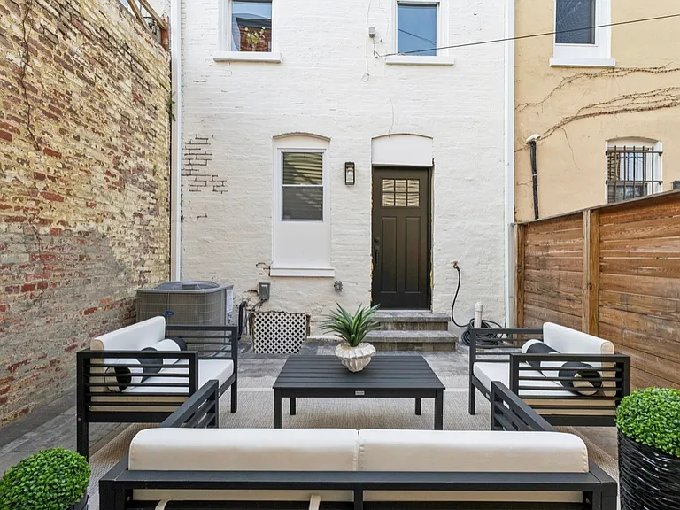 344 Elm St NW — Photo 16