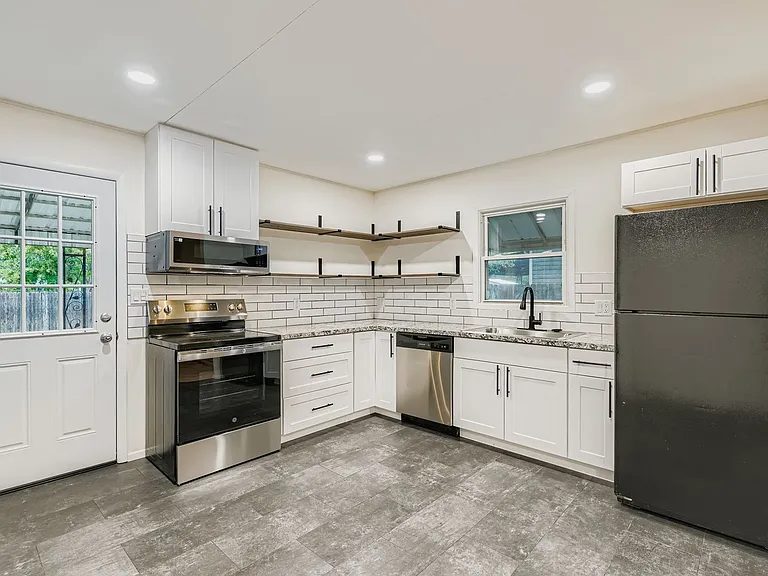 605 E Saint Elmo Ave — Photo 21