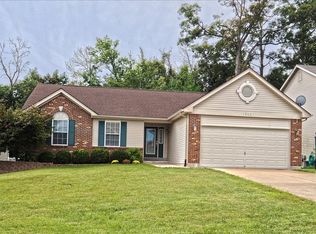 1043 Schumacher Rd, Fenton, MO 63026