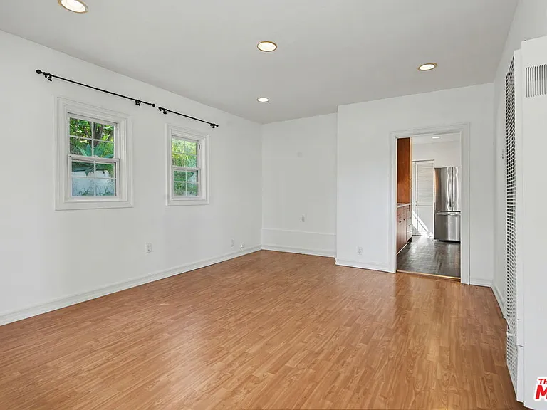 807 Annan Ter — Photo 10