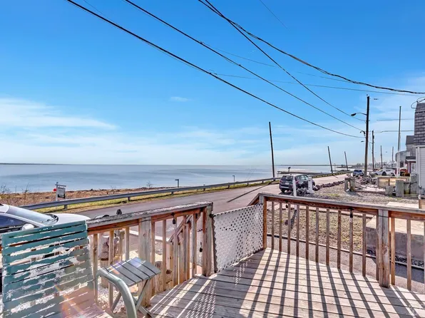 114 Shoreland Cir, Laurence Harbor, NJ 08879