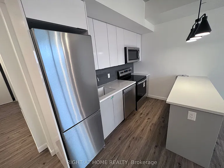 7 Erie Ave #711 — Photo 16