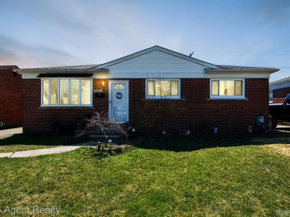 21552 Barton St, Saint Clair Shores, MI 48081