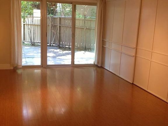 3rd image of 556 Channing Ave