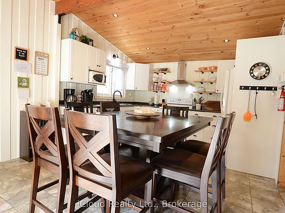 3rd image of 20 Roberval Cir