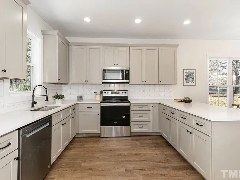 1420 Maplewood Dr #B — Photo 7