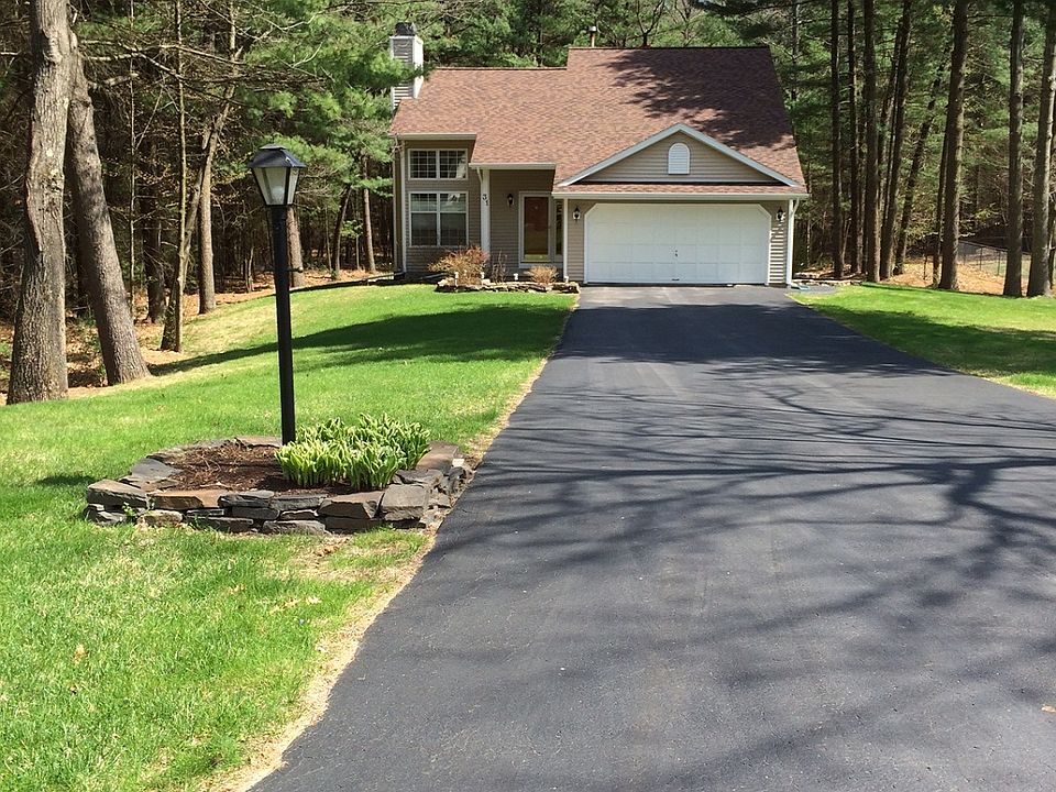 1st image of 31 Pinehollow Dr