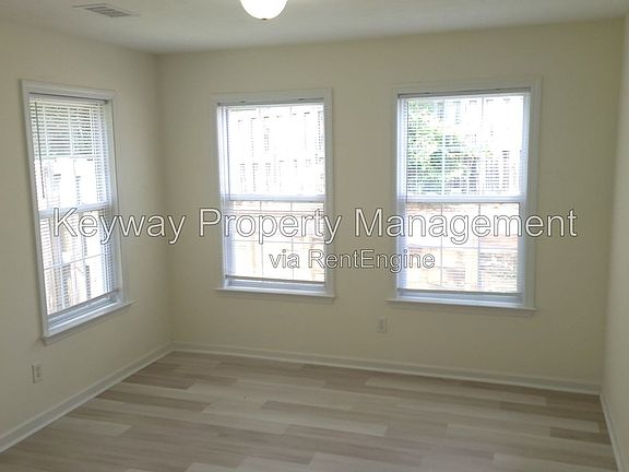 5th image of 405 Long Needle Cir
