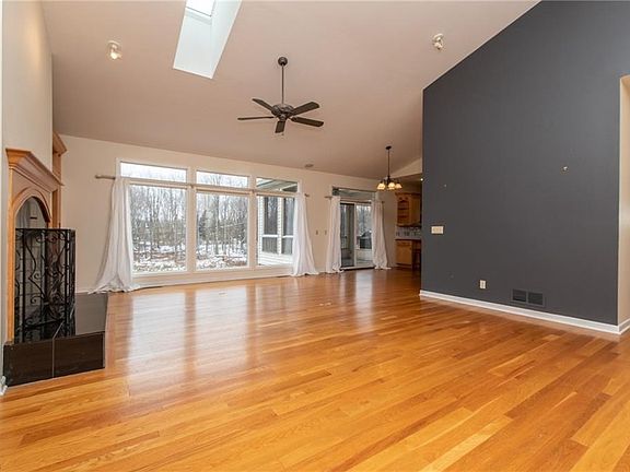 5th image of 37025 Aberdeen Ln