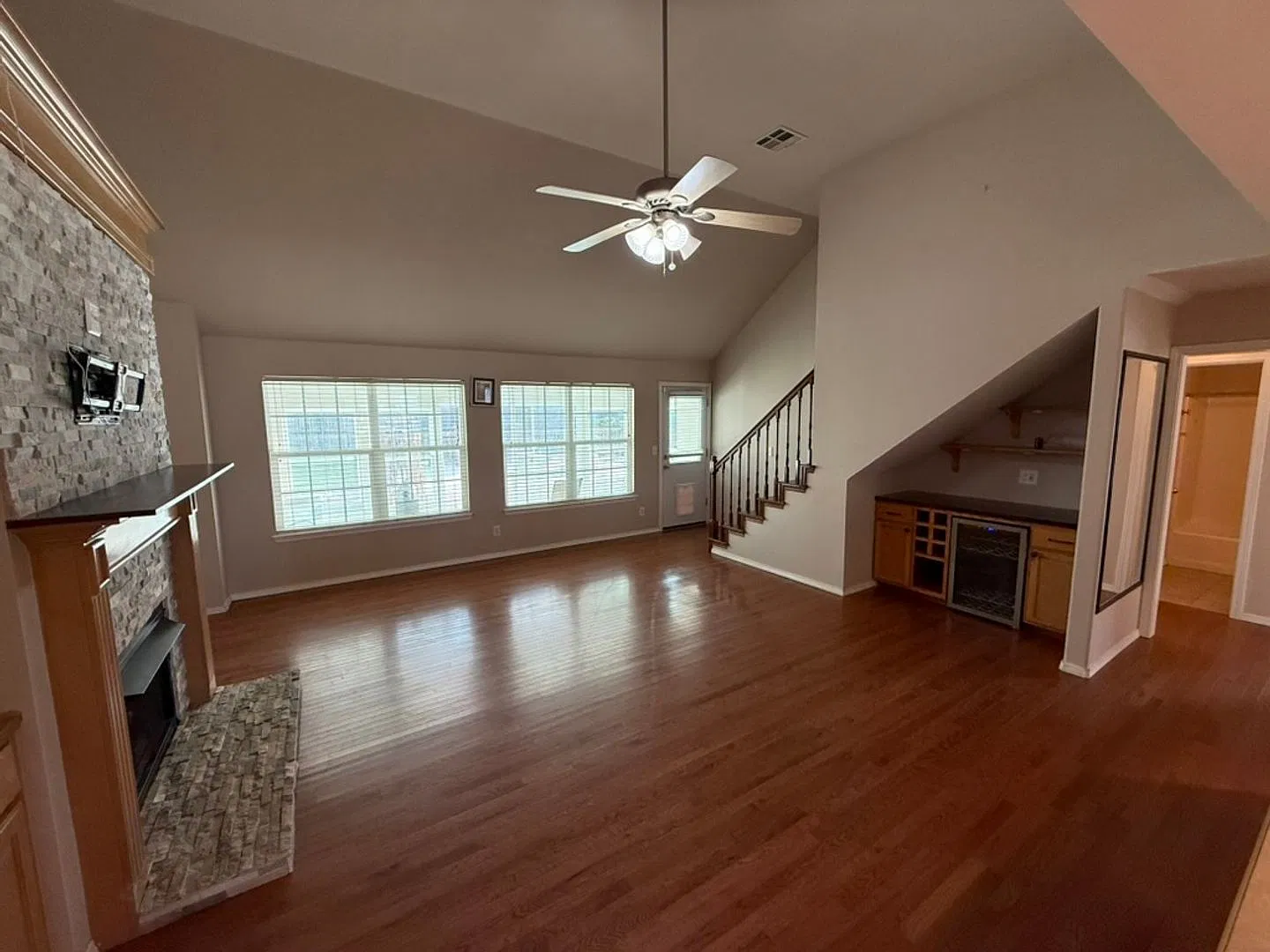 For Lease — Photo 3