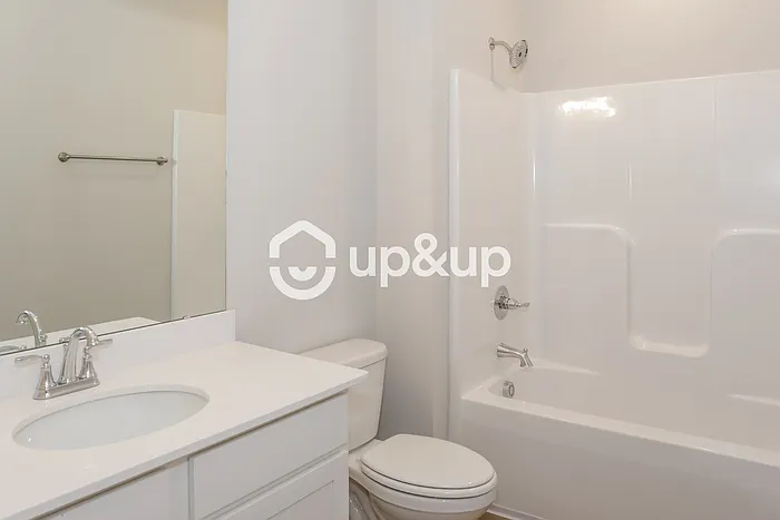4 bed, 2.0 bath, 2258 sqft, $1,795 — Photo 4