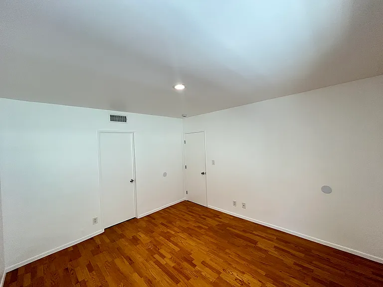 1346 N Laurel Ave #102 — Photo 7