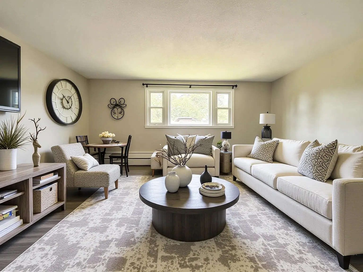 3 bed, 975 sqft, $2,500 — Photo 1