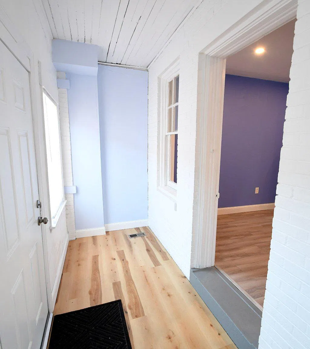 3 bed, 1.0 bath, 910 sqft, $1,550 — Photo 3