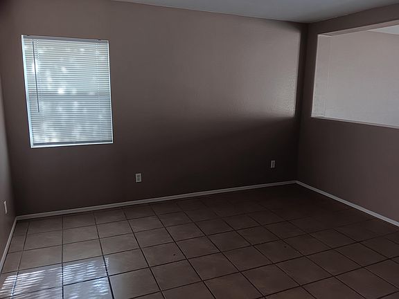 3rd image of 11529 W Schleifer Dr