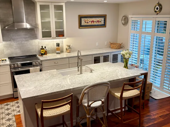 4 Emery Bay Dr, Emeryville, CA 94608