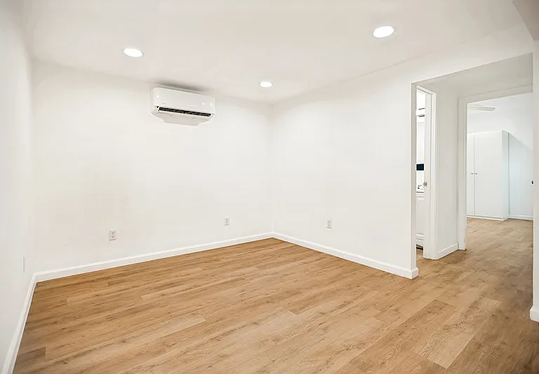 905 W Abram St #5 — Photo 6