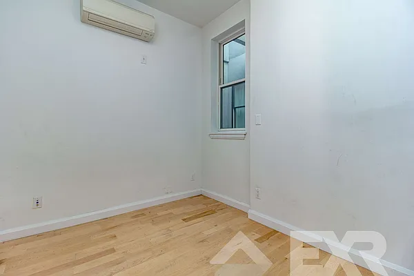 Rented by EXR | media 27