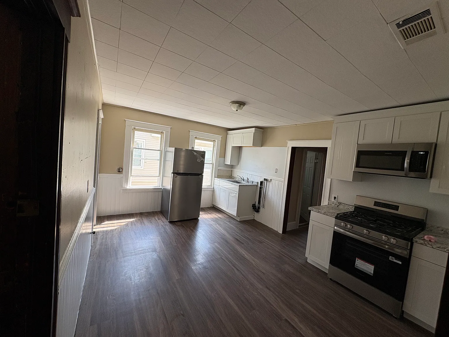 2 bed, 1200 sqft, $1,600 — Photo 3