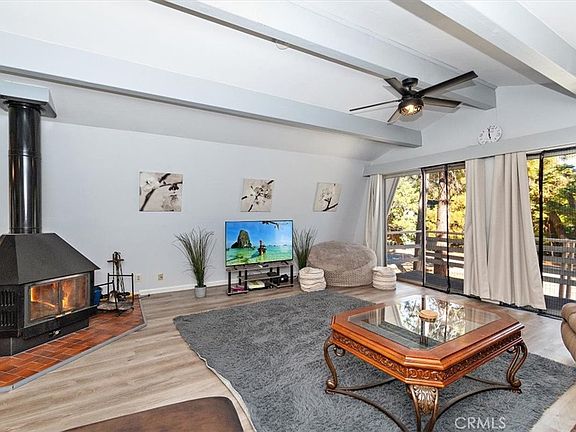 5th image of 598 Dahlia Dr
