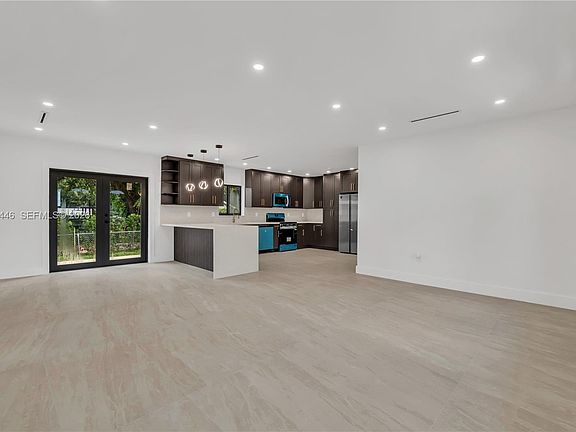 3rd image of 6235 SW 24th St