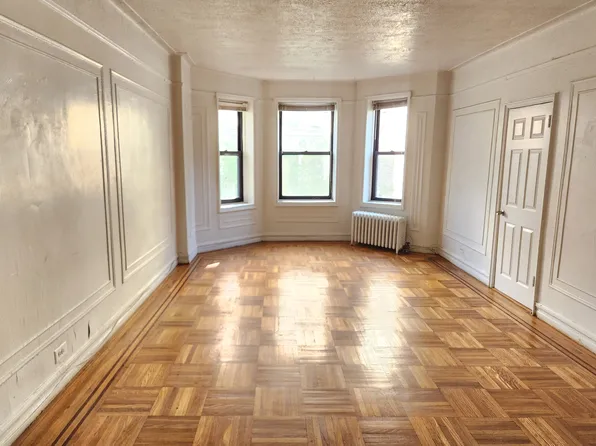 754 Brady Avenue 303 image 2 of 12