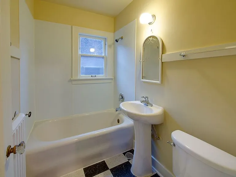 416 Summit Ave E — Photo 21