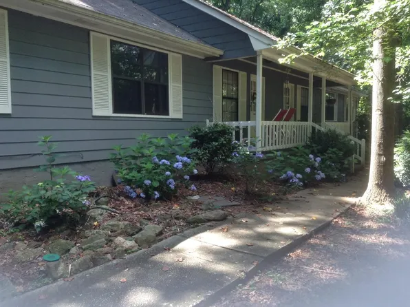 2826 N Deshong Rd, Stone Mountain, GA 30087