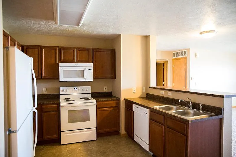 Grant Square Apartments — Photo 3