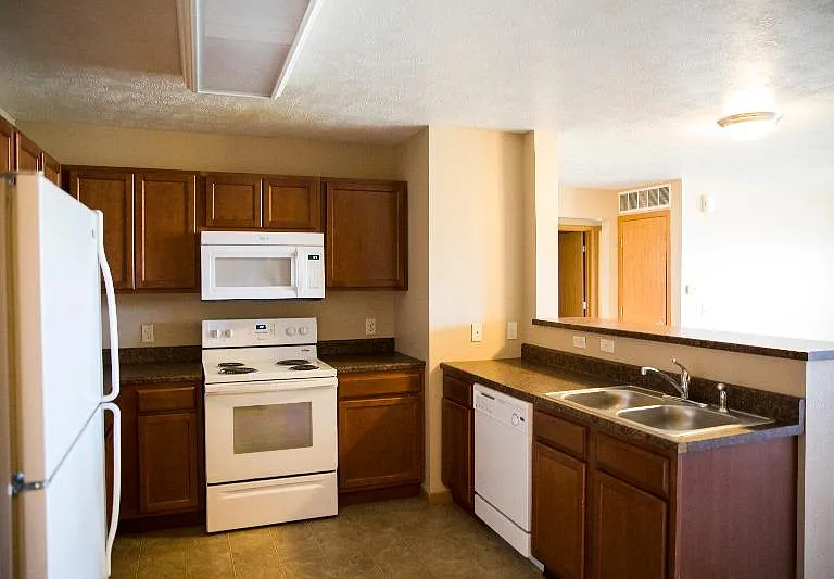 Grant Square Apartments — Photo 3
