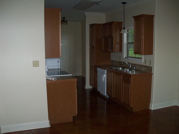 3rd image of 511 Young St Lot B