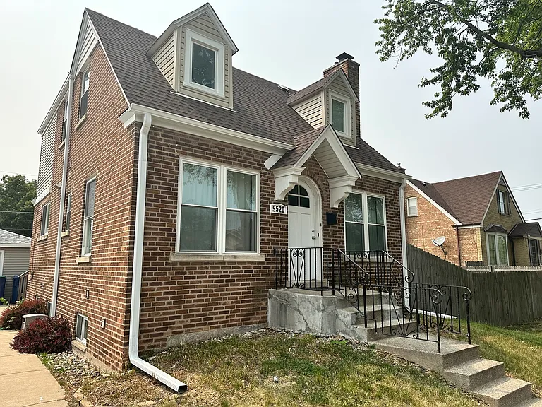 9520 S Ridgeway Ave — Photo 1