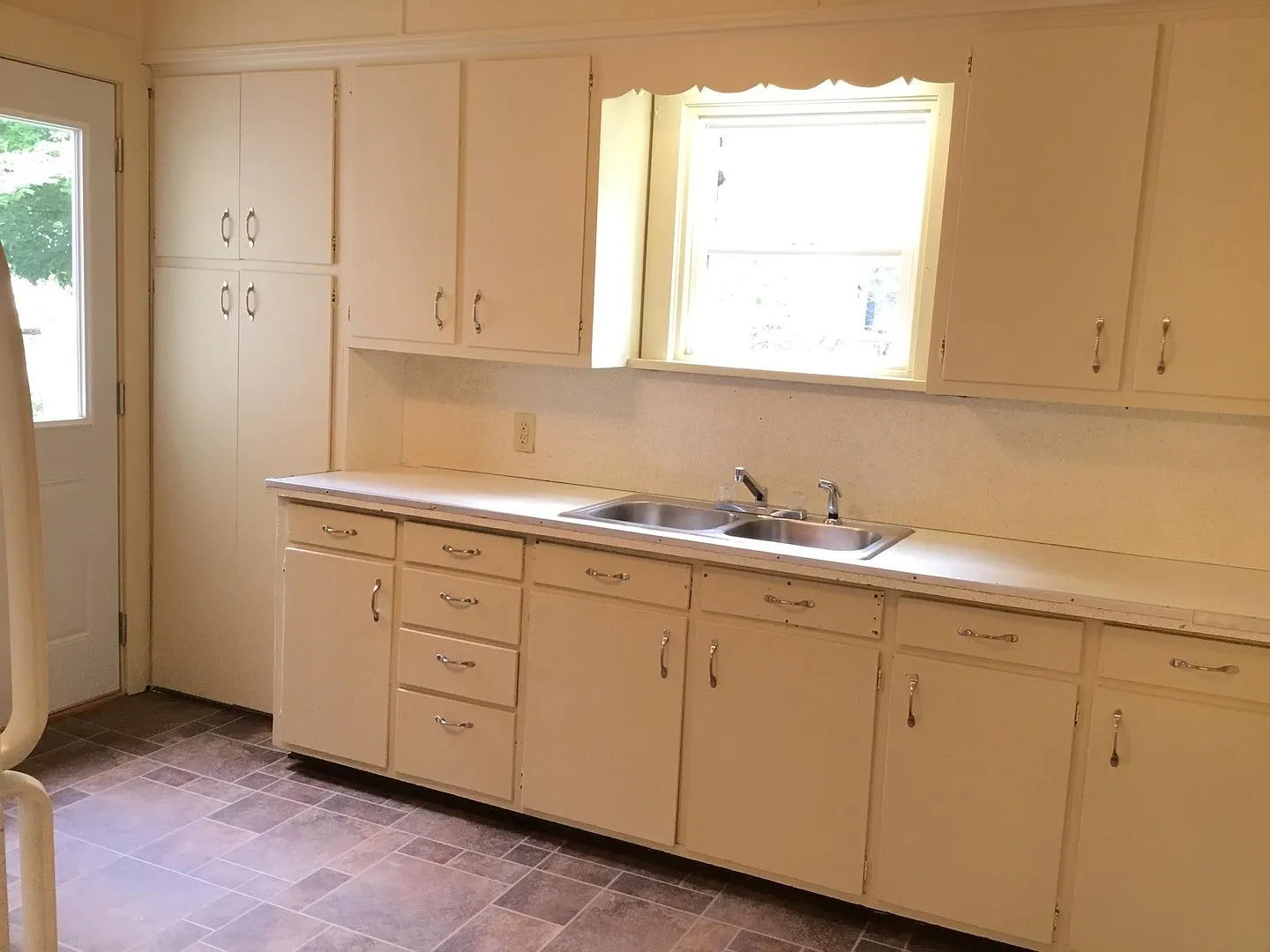 3 Bedroom Single Family Home in Goshen! — Photo 4
