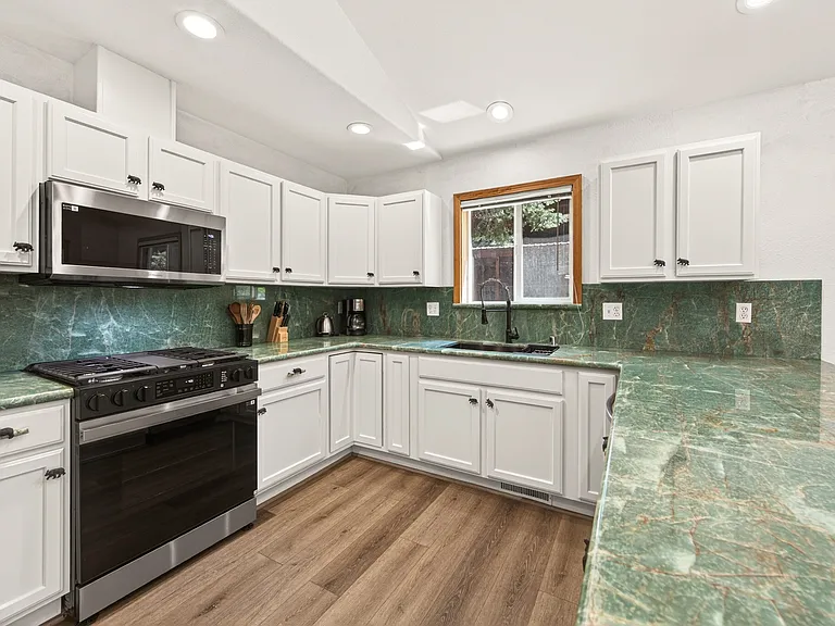 13907 Hansel Ave — Photo 10