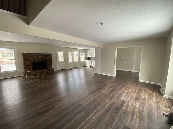 4th image of 9124 Grandview Dr